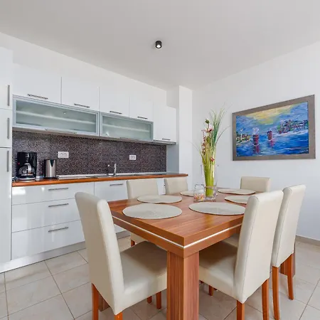Apartment L&d *